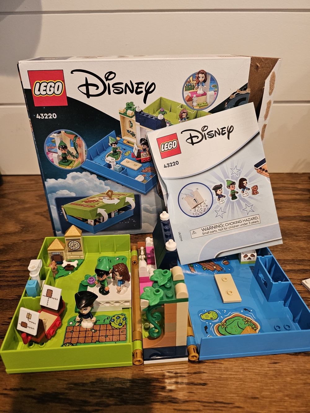 LEGO Disney Adventure Storybook Playset - Green & Blue LEGO 43220 Peter Pan